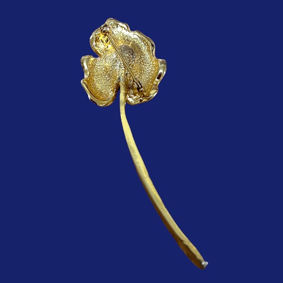 Gold tone floral brooch pin - Picture 3 of 3